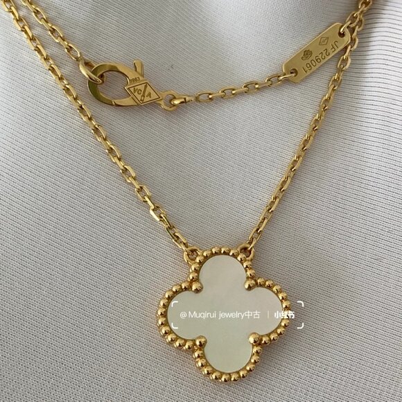 ✅Authentic Van Cleef & Arpels 18K Yellow Gold Necklace - Picture 8 of 12